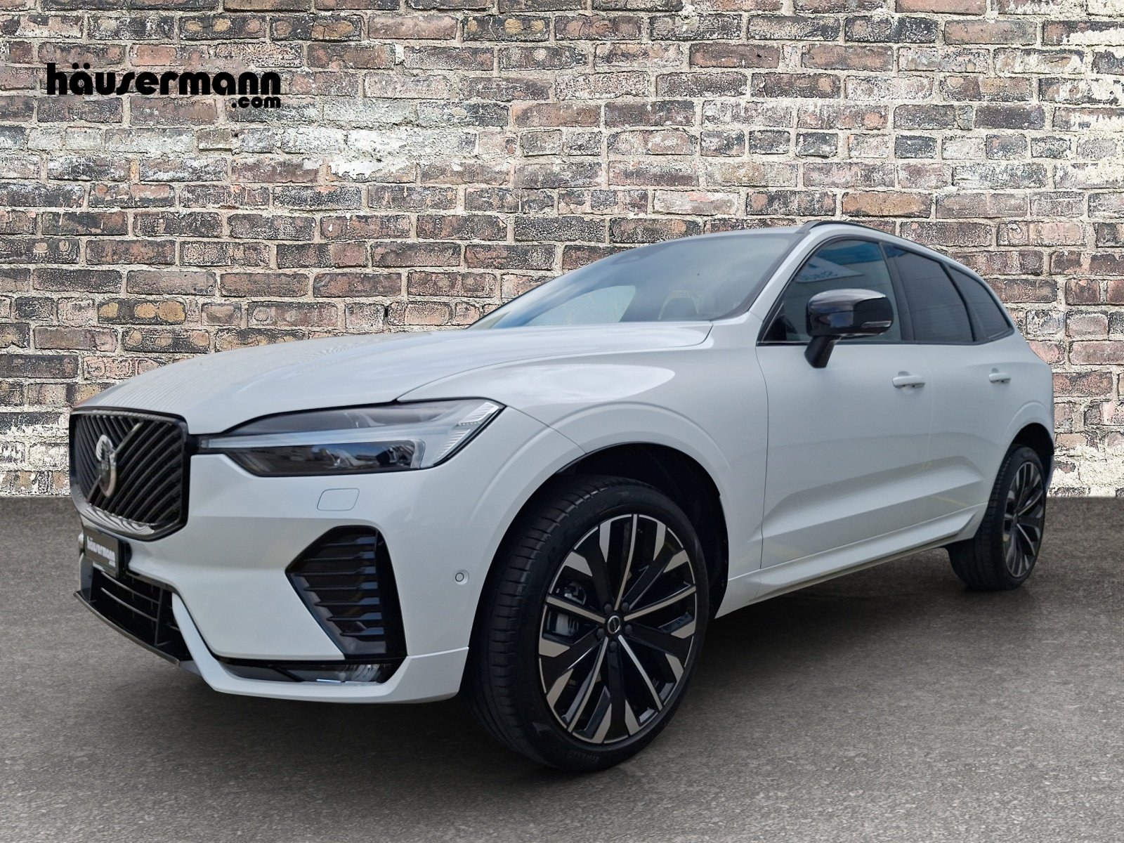 VOLVO XC60 2.0 B5 MH Ultra Dark AWD